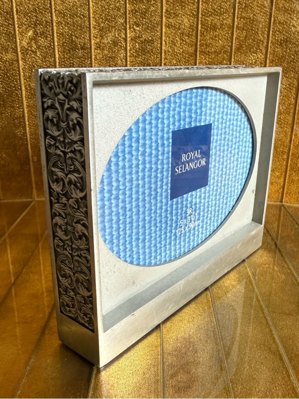 Royal Selangor pewter resting French provincial, classic desk picture frame